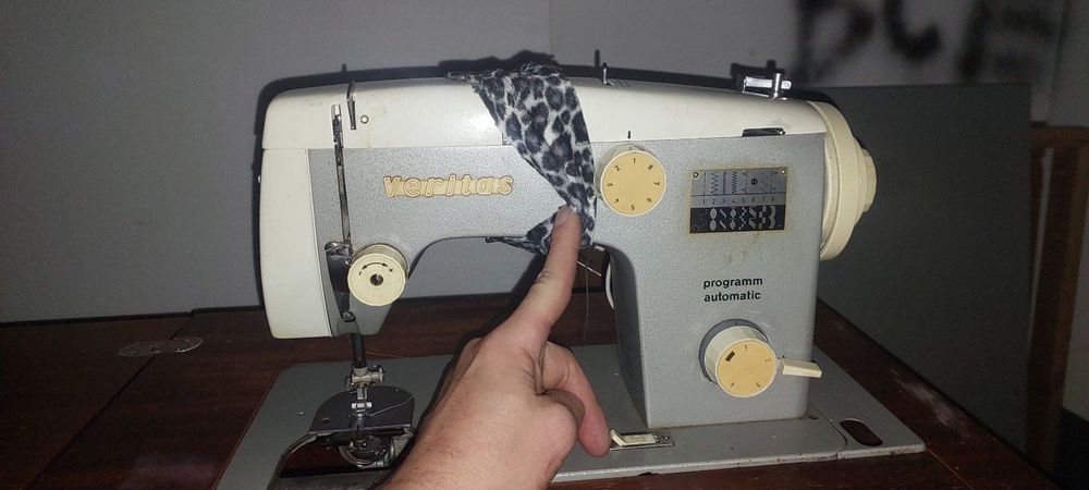 Швейна машина Veritas