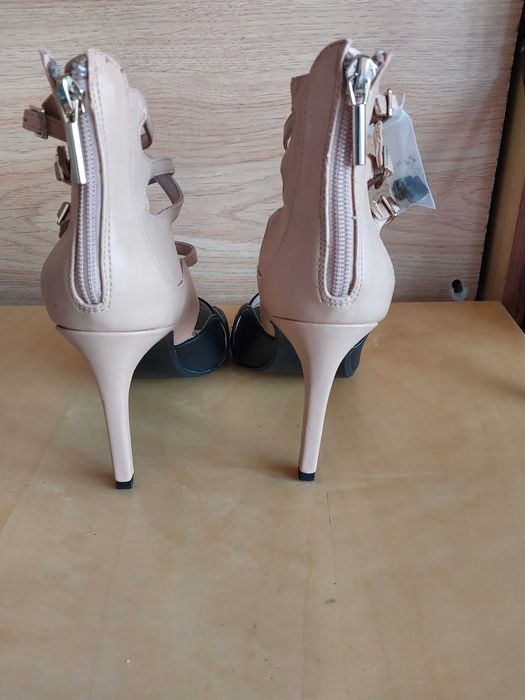 Buty szpilki, sandały, ZARA TRAFALUC rozm.39 dł.wkładki 25 cm.