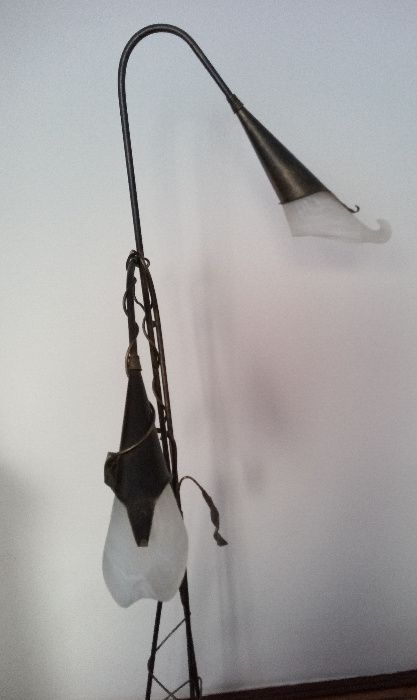 Lampa podłogowa lilie