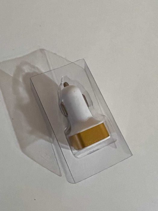 Автомобильная зарядка для телефона