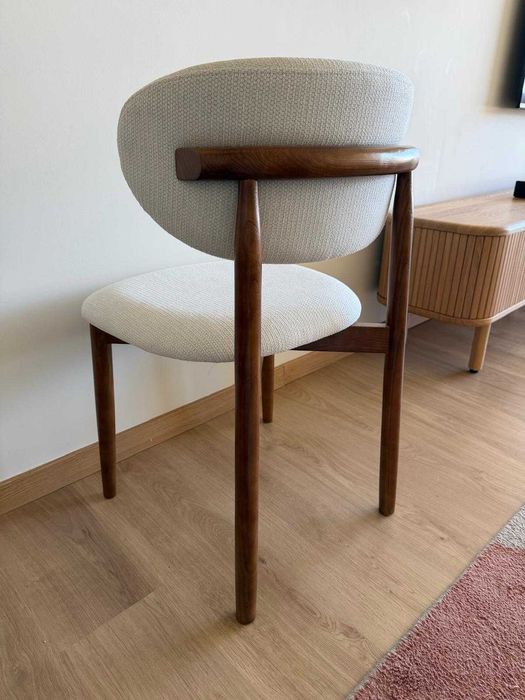 Mesa de Jantar e Cadeiras