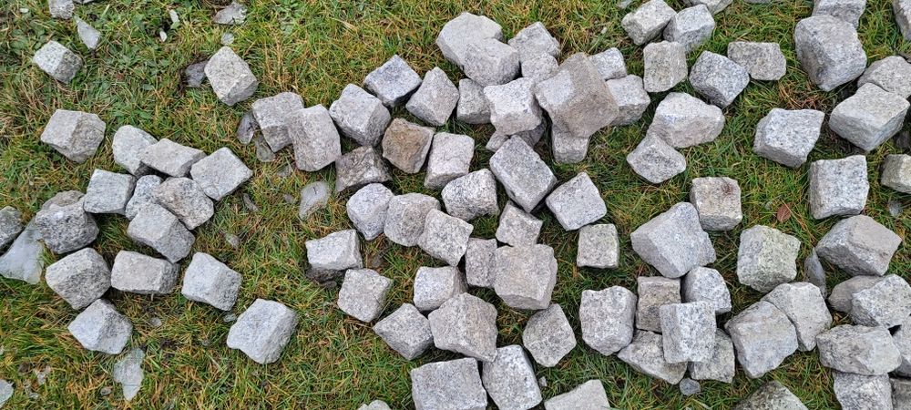 Kamien granitowy