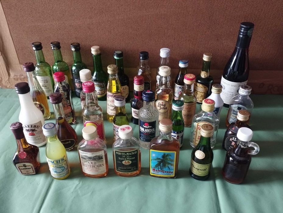 Antiguidades e colecionismo lote de 34 unidades