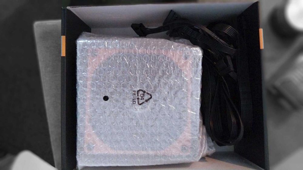 Fonte de alimentação PC - NOX Urano 750W 80 plus Bronze - NOVA