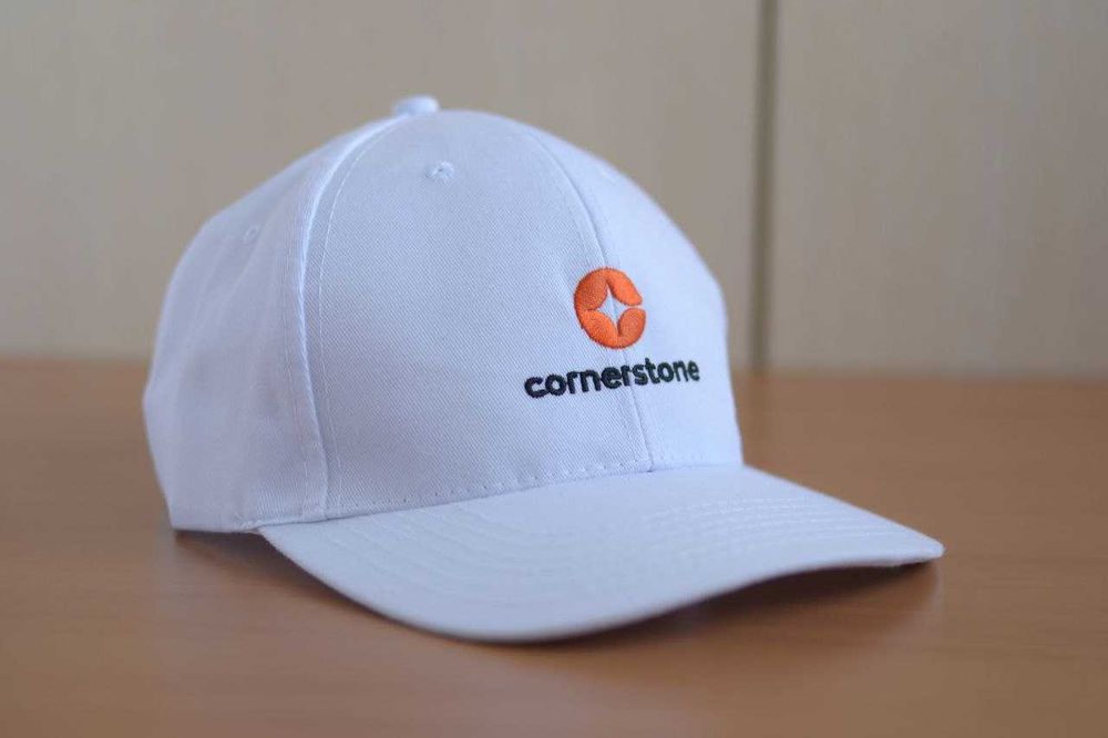 Бейсболка белая с логотипом американской компании унисекс