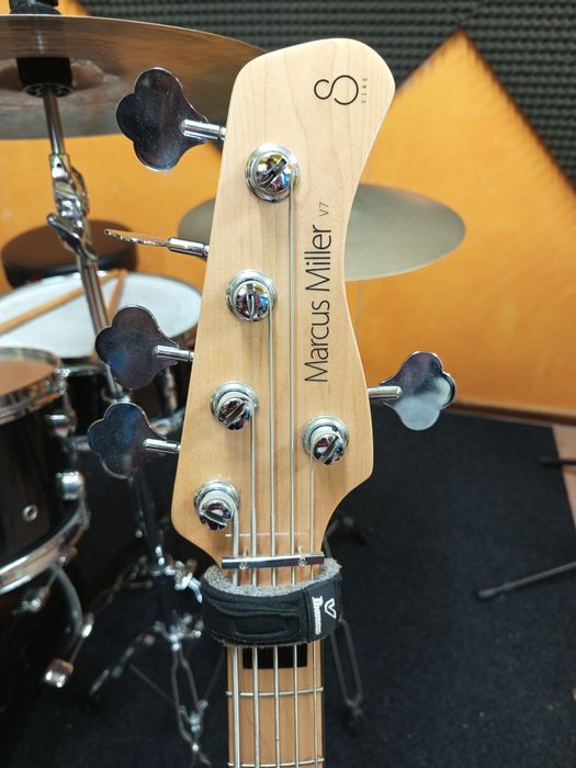 Baixo Marcus Miller V7 vintage 5 cordas Pickups Fender Noiseless