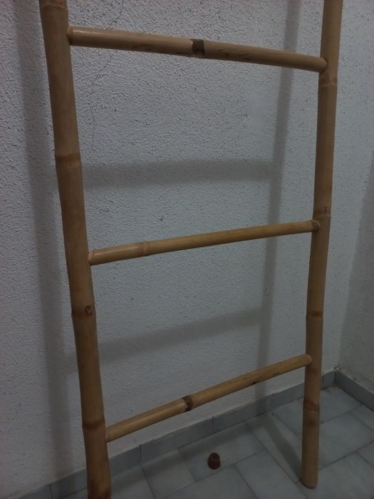 Toalheiro de Escadas em Bambu
