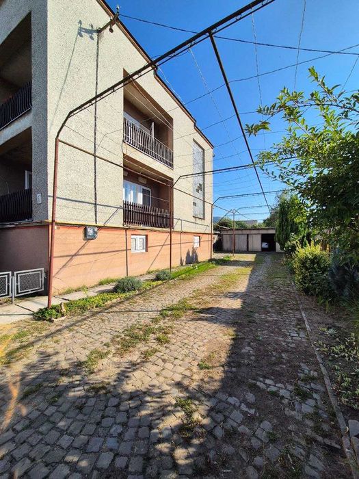 Продаж двоповерхового будинку з ділянкою та комерцією | м. Тячів