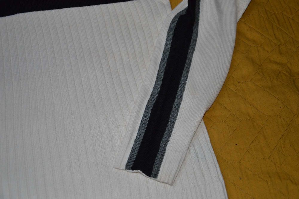 Sweter męski z czarnymi elementami