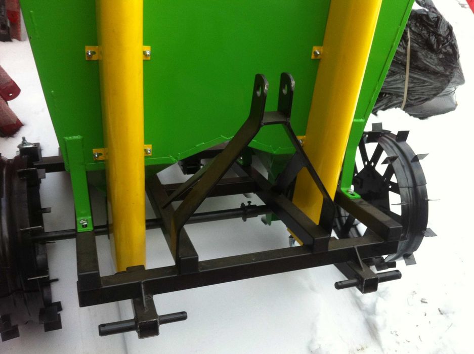 Картоплесаджалка з бункером добрива  1- 2-х рядна польська Bomet