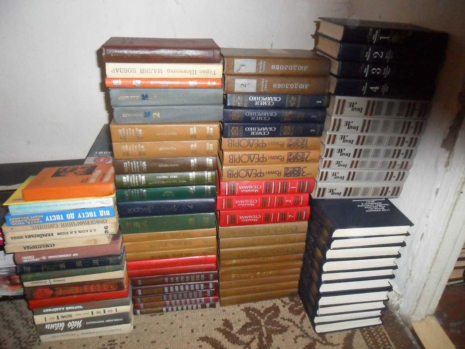 Продам домашнюю библиотеку книг на украинском языке.