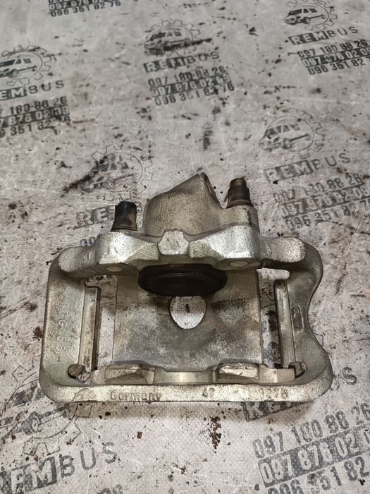 Супорт передній правий VW Golf 3 Caddy 1 1999 Гольф Каді  Суппорт