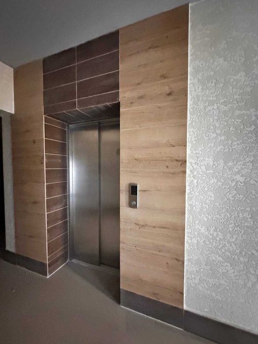 Здана 2 кім. кв з частовим ремонтом в ЖК Листопад