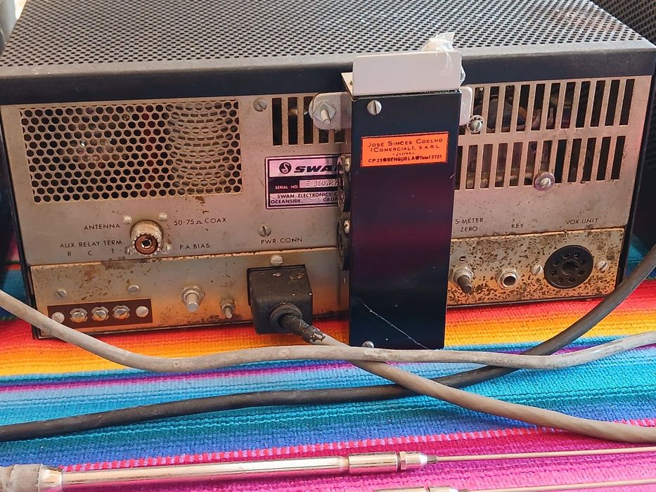 SWAN 500 ssb Transceiver com tubos e antenas Hustler