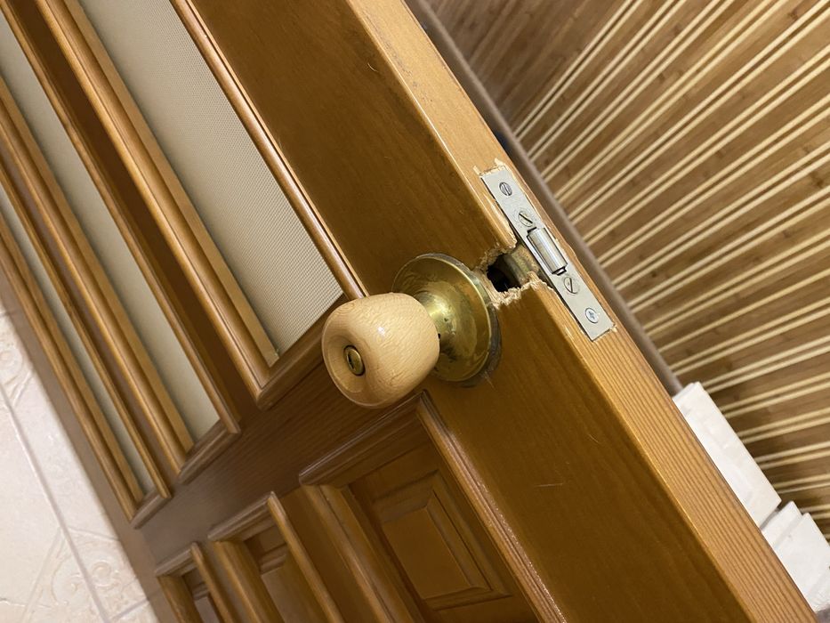 Дверь межкомнатная деревянная