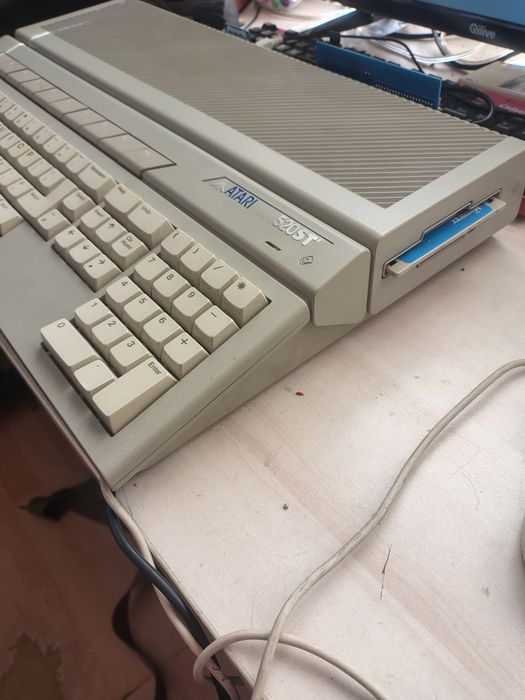 Atari 520 ste 4 mb