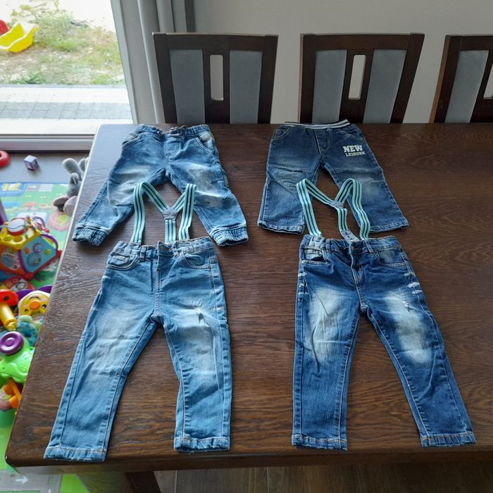 Paka/zestaw: 4 sztuki jeansów/ spodni (2 z szelkami) dla chłopca. Rozm