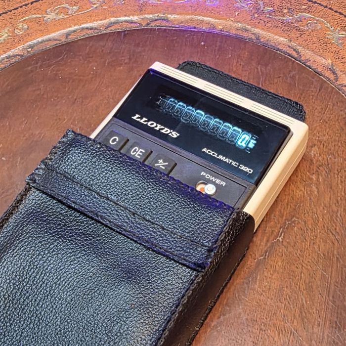 Kalkulator Lloyd’s Accumatic 320  retro z Japonii