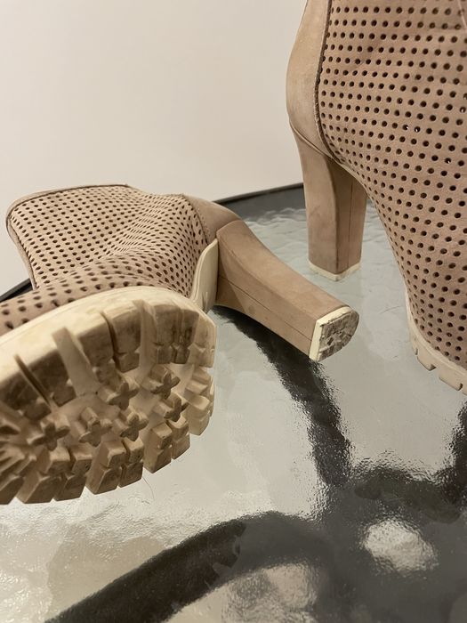 Buty na obcasie z grubą podeszwą