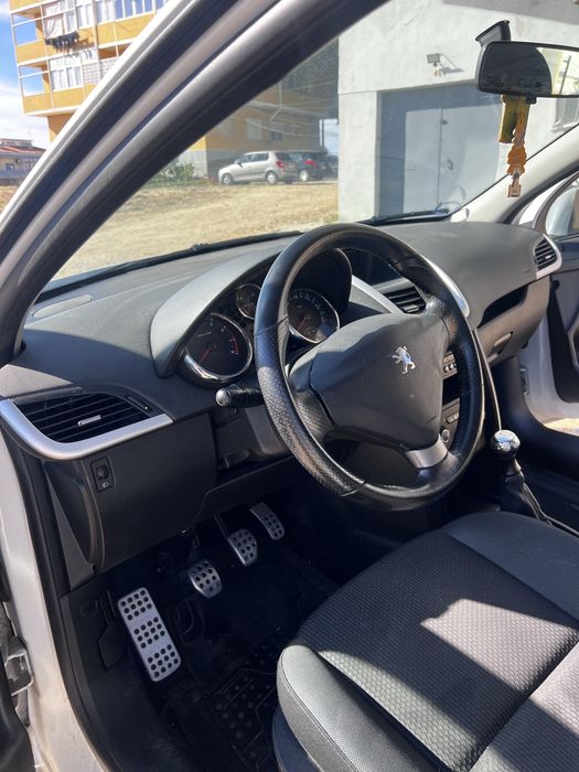 Peugeot 207 -1.6 hdi - 2010 - 90 cv — photo 4