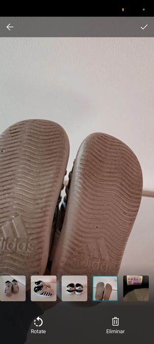 Sandálias Adidas tamanho 26