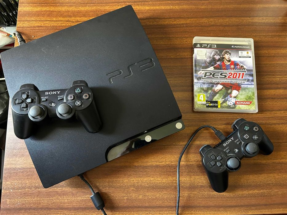 PlayStation 3 Slim 120 GB + 2 comandos originais Sony + jogo PES 2011