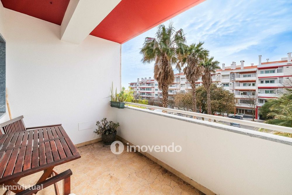 Apartamento T3, com estacionamento, em São Domingos de Rana