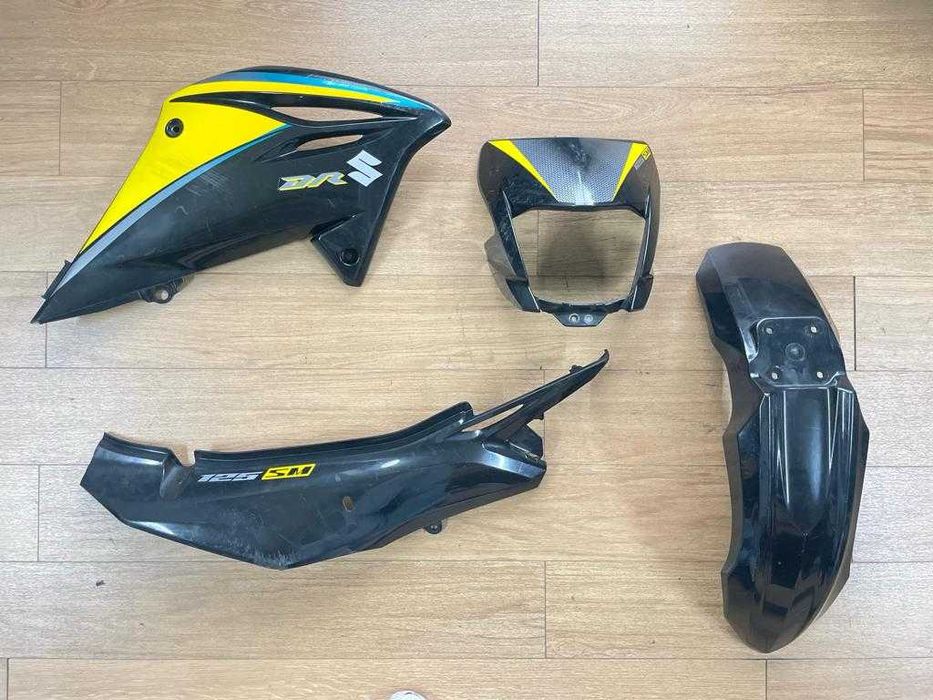CONJUNTO DE PLÁSTICOS SUZUKI DR