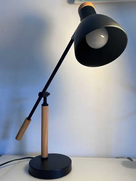 Candeeiro preto de escritório