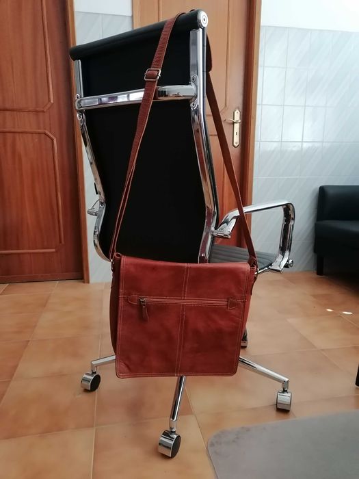 Mala de ombro em pele castanha