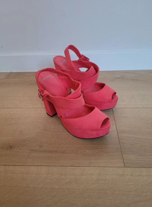 Buty na obcasie sandały na słupku i platformie różowe paski Bershka 37