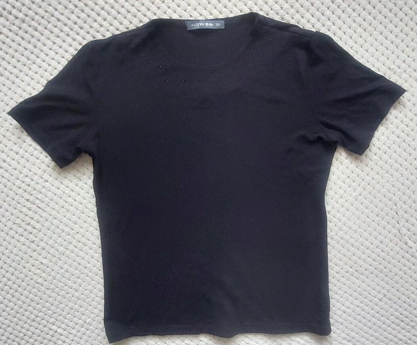 Czarna bluzka z krótkim rękawkiem Sunwear