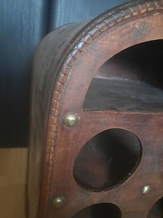 Винный шкаф. Подставка под бутылки. Бар для вина. Винна шафа.