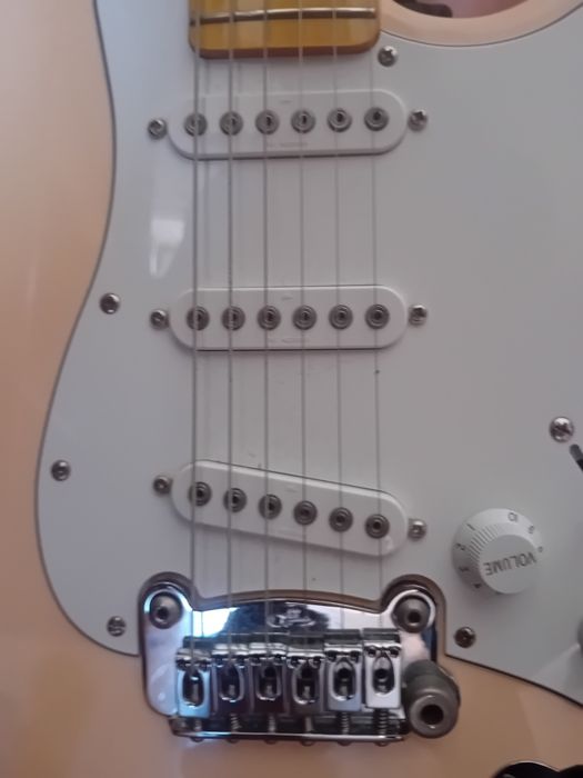 Guitarra stratocaster