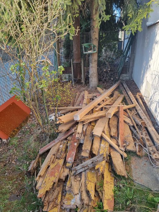 odpadki drewniane po remoncie