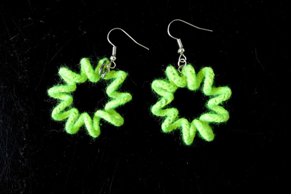 Zielone spiralne kolczyki, wisząca biżuteria w jaskrawym kolorze trawy, ręcznie robione, zabawne liście, wodorosty
