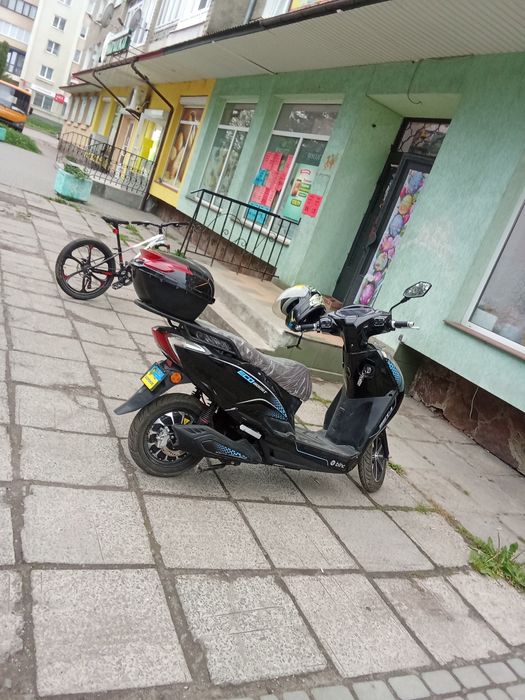 Електро скутер  випущений у 2025 році.  продам 2000кв .72 V
