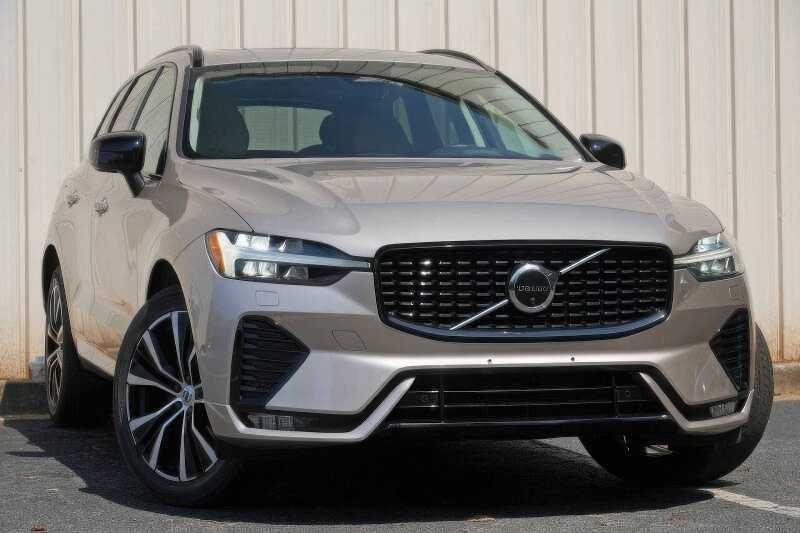 2023 Volvo XC60 B5 Plus Dark Theme