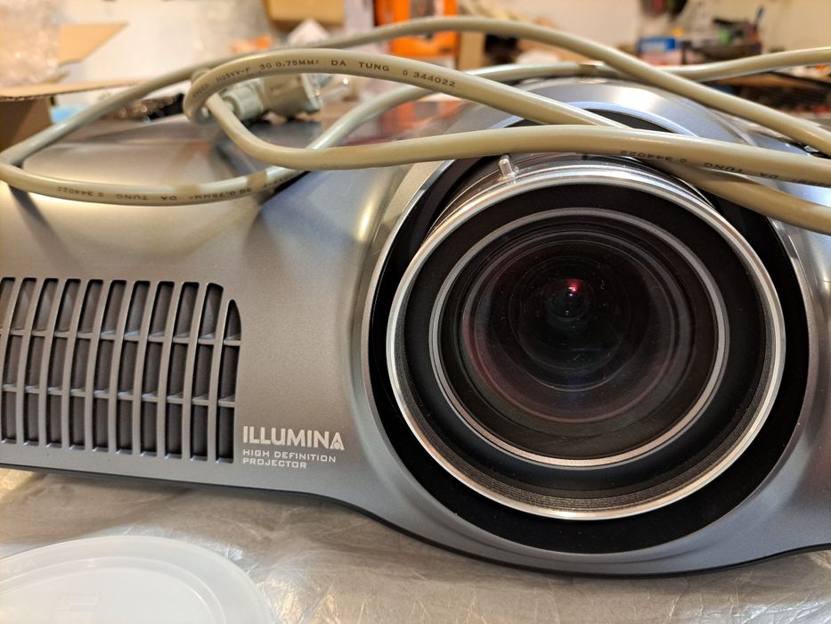 Sprzedam projektor Hitachi PJ-TX 200 uszkodzony