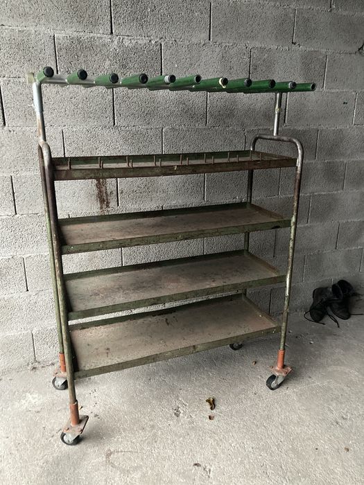 Carro para acabamento de calçado