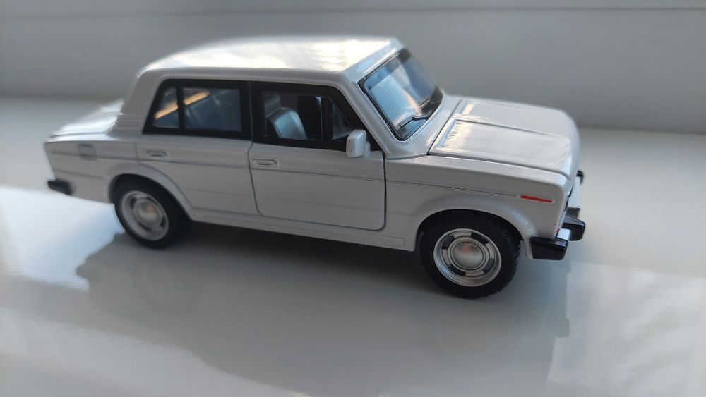 Моделька миталева LADA-2106 біла