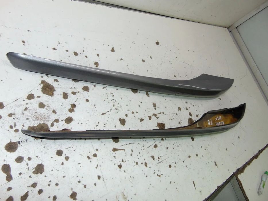 Mazda 323 F friso carroceria