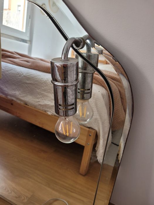 Espelho vintage com iluminação