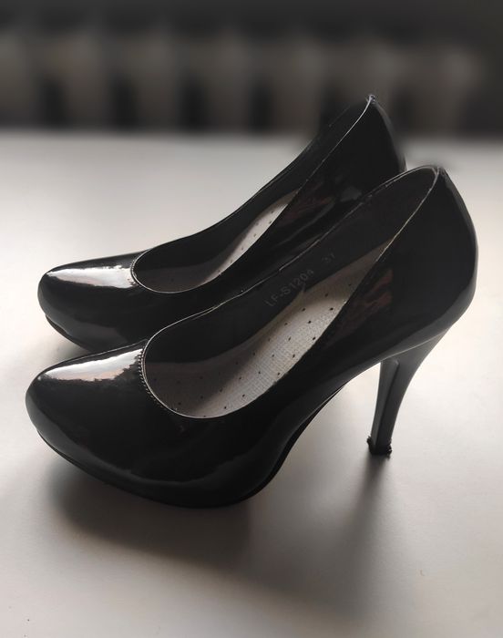 Czarne szpilki lakierowane rozmiar 37