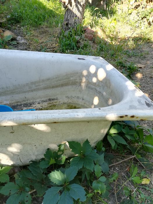 Продам ванну чугунная эмалированую тару, большие тазы