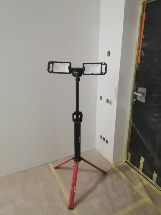 Малярна лампа , будівельний прожектор акумуляторний YATO