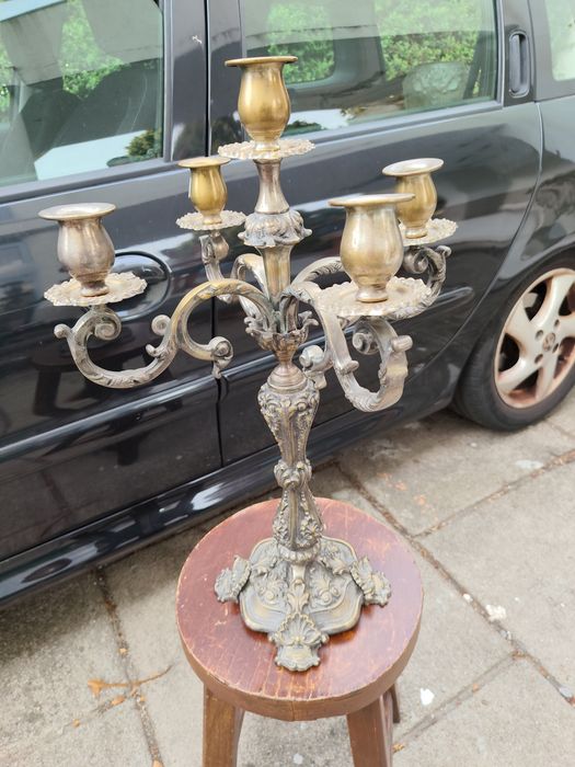 Candelabro antigo, em bronze/latão.