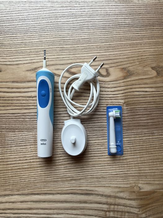 Електрична зубна щітка Oral-B Vitality з посиленим акумулятором