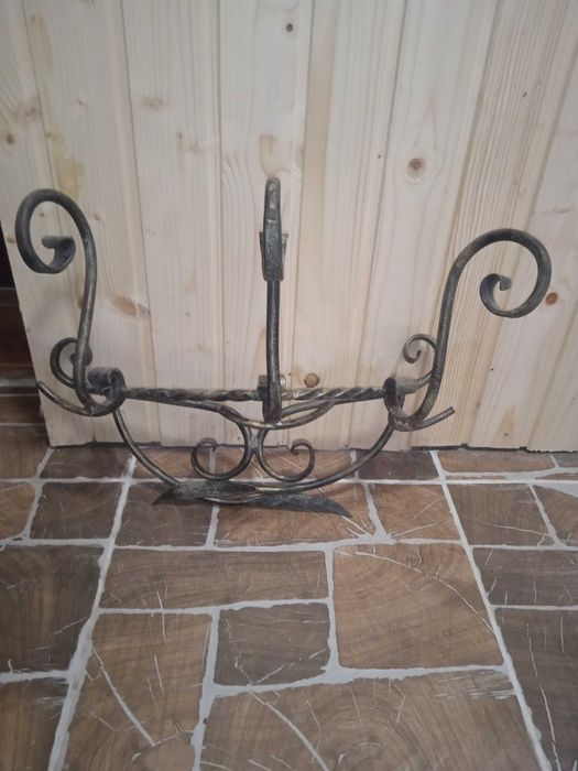 Кована вішалка нова