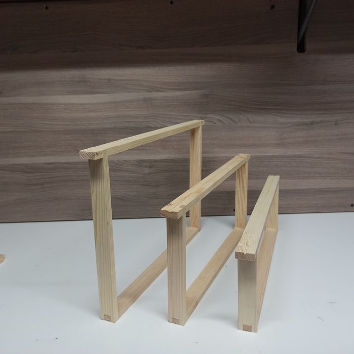 Ramka pszczela do ula wielkopolskiego sosna  dostępne od  ręki.